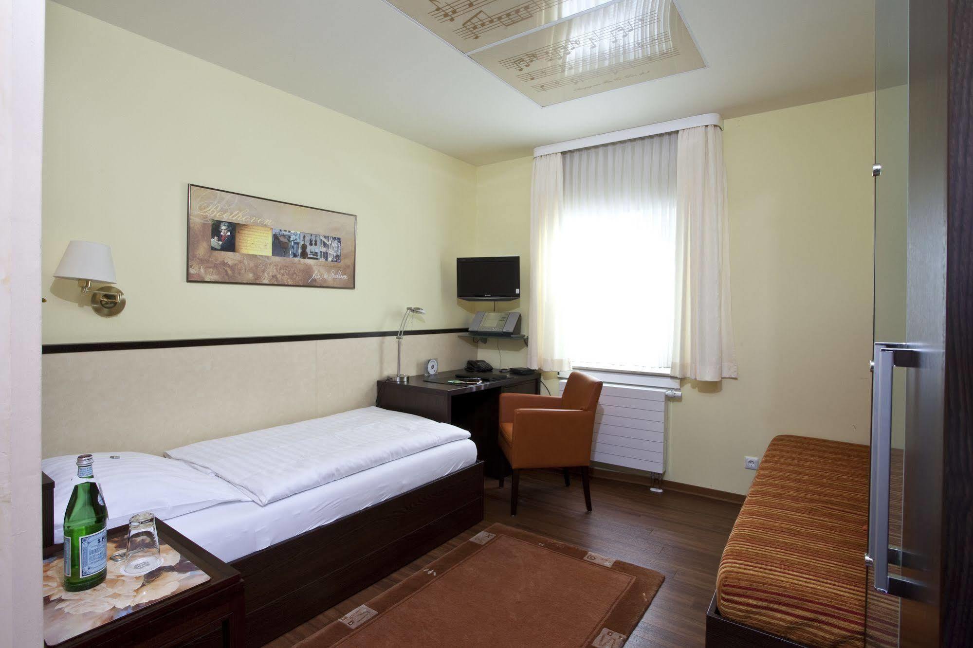 Hotel Am Braunen Hirsch Celle Exterior photo